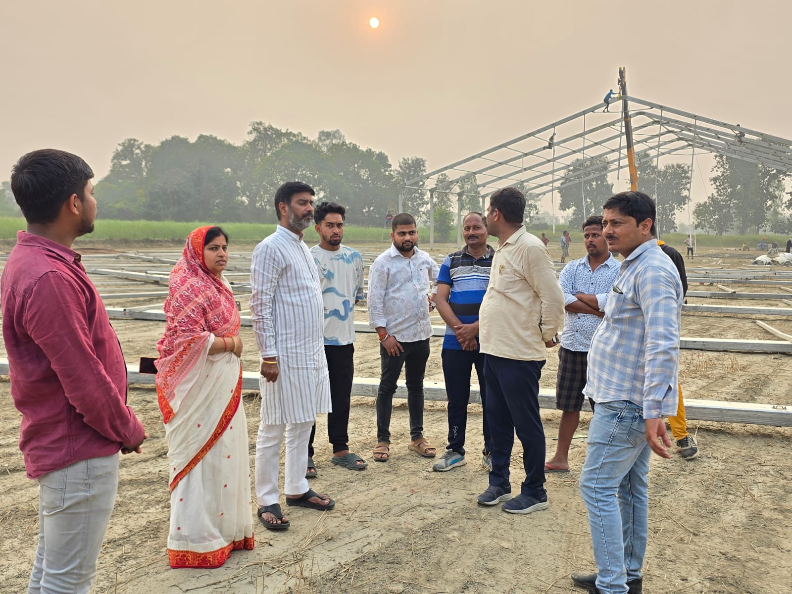 धार्मिक कथा आयोजन का मंच और पंडाल का निरीक्षण करते हुए जिला पंचायत अध्यक्ष रोली सिंह तथा उनके पति जिला पंचायत अध्यक्ष प्रतिनिधि रोहित सिंह