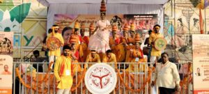 अयोध्या में राष्ट्रपति द्रौपदी मुर्मू का भव्य स्वागत, लोक कलाकारों की प्रस्तुति कें दृश्य