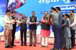 सड़क सुरक्षा संवाद कार्यक्रम में शामिल हुए परिवहन मंत्री दयाशंकर दया शंकर सिंह 
