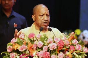 सीएम योगी गैस सिलेंडर के संबंध में निर्देश देते हुए photo credit chautha Prahari