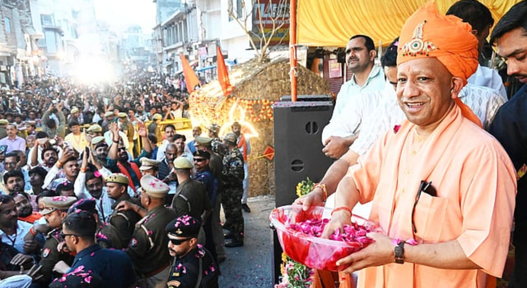CM Yogi Adityanath ki Holi