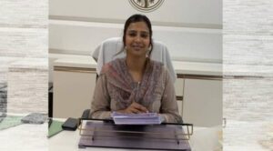 उत्तर प्रदेश परिवहन विभाग मुख्यालय लखनऊस्कूली बस की जांच करते परिवहन विभाग के अधिकारी आरटीओ द्वारा स्कूल बस का निरीक्षण स्कूल बस सुरक्षा जांच अभियान 