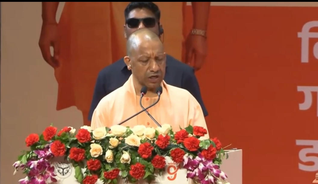 CM Yogi Adityanath addressing students during scholarship distribution event in Lucknow