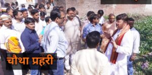  अयोध्या में महापौर द्वारा क्षेत्र का निरीक्षण करते हुए जनसंवाद