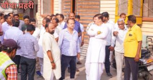 

Ayodhya drain cleaning drive Rishi Tola Sabzi Mandi municipal inspection