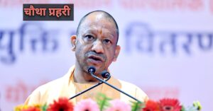 गाजियाबाद इंदिरापुरम में बहुमंजिला इमारत में लगी आग पर बचाव कार्य करते दमकलकर्मी