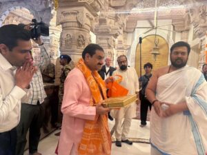 Gautam Adani visit to Ram Mandir Ayodhya  दर्शन पूजन 