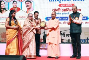 CM योगी आदित्यनाथ आकाशवाणी लखनऊ के 89वें स्थापना दिवस कार्यक्रम में संबोधित करते हुए