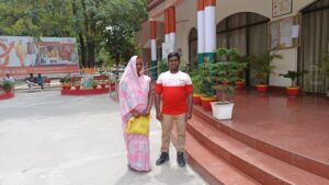 A इज़राइल से लौटे अखिलेश कुमार का परिवार से भावुक मिलन