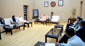 फसल नुकसान को लेकर सीएम योगी की अधिकारियों को सख्त निर्देश 