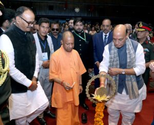 टाइम्स सम्मान 2026 में सैनिकों को सम्मानित करते मुख्यमंत्री योगी आदित्यनाथ और रक्षा मंत्री राजनाथ सिंह