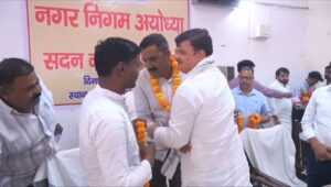 

अयोध्या नगर निगम बोर्ड बैठक में बजट पास करते अधिकारी और जनप्रतिनिधि
