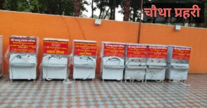 लखनऊ में वॉटर कूलर से ठंडा पानी पीते लोग गर्मी से राहत लेते हुए