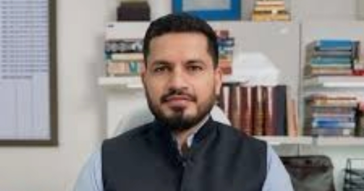 अयोध्या में जनता दर्शन के दौरान डीएम द्वारा लोगों की समस्याएं पर निस्तारण के निर्देश