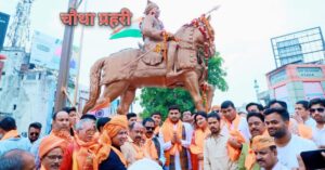 महाराणा प्रताप जयंती कार्यक्रम में श्रद्धांजलि अर्पित करते भाजपा नेता डॉ. नीरज सिंह