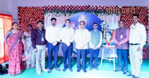 विश्व नर्सिंग दिवस कार्यक्रम में मौजूद डॉक्टर और नर्सिंग स्टाफ, लखनऊ कैंसर संस्थान