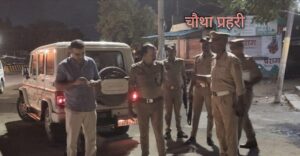 अयोध्या के बीकापुर क्षेत्र में युवक की संदिग्ध मौत मामले की जांच करती पुलिस