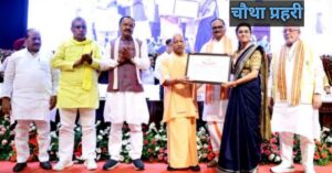 लोकभवन में चयनित युवाओं को नियुक्ति पत्र देते मुख्यमंत्री योगी आदित्यनाथ