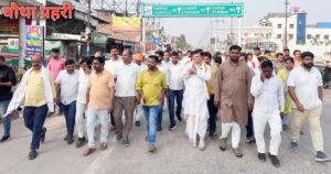 अयोध्या में स्वच्छता अभियान के दौरान महापौर महंत गिरीशपति त्रिपाठी की पदयात्रा
