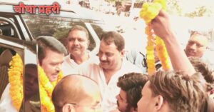 सुल्तानपुर में समर्थकों द्वारा पूर्व मंत्री राजकिशोर सिंह का स्वागत करते हुए दृश्य
