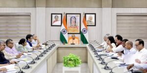 उत्तर प्रदेश में पौधरोपण अभियान के के लिए समीक्षा बैठक करते हुए मुख्यमंत्री योगी आदित्यनाथ  
