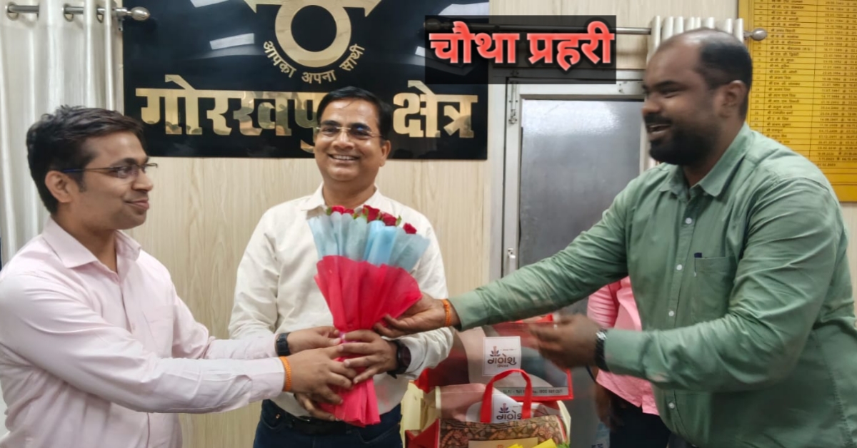 परिवहन निगम के क्षेत्रीय कार्यालय गोरखपुर में एआरएम विधि का पद भार ग्रहण करने के उपरांत स्वागत करते क्षेत्रीय प्रबंधक व अन्य