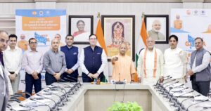 प्रोजेक्ट गंगा के शुभारंभ के अवसर पर सीएम योगी हिंदूजा ग्रुप के अधिकारियों के साथ
