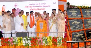 आजमगढ़ में विकास परियोजनाओं के लोकार्पण समारोह को संबोधित करते मुख्यमंत्री योगी आदित्यनाथ
