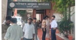 आउटसोर्स कर्मचारी परिवहन आयुक्त कार्यालय पहुंचे अपनी शिकायतों को लेकर