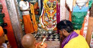 अयोध्या में रामलला और हनुमानगढ़ी के दर्शन करते मुख्यमंत्री योगी आदित्यनाथ 