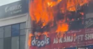 अलीगंज अग्निकांड के बाद विवादों में आया भवन और उससे जुड़ी पुरानी प्राधिकरण कार्रवाई
