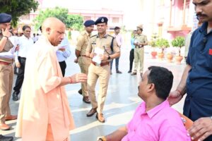 गोरखपुर स्थित गोरखनाथ मंदिर परिसर का दृश्य, जहां मुख्यमंत्री योगी आदित्यनाथ ने जनता दर्शन कार्यक्रम में लोगों की समस्याएं सुनीं।
