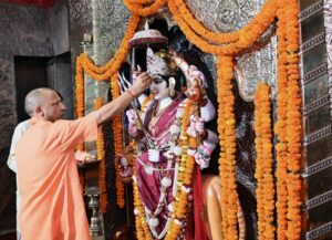
मां पाटेश्वरी मंदिर में दर्शन और पूजा करते मुख्यमंत्री योगी आदित्यनाथ