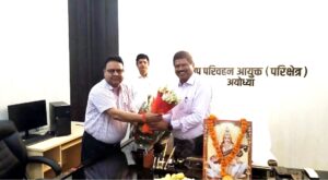 अयोध्या में परिवहन विभाग के नए भवन का उद्घाटन करते उप परिवहन आयुक्त राजकुमार सिंह