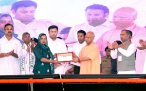 सहारनपुर में ₹620 करोड़ की विकास परियोजनाओं के लोकार्पण कार्यक्रम को संबोधित करते मुख्यमंत्री योगी आदित्यनाथ 
