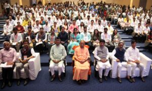 लखनऊ में विश्व युवा कौशल दिवस कार्यक्रम के दौरान 'कौशल सेतु' और 'कौशल सारथी' डिजिटल पोर्टल का शुभारंभ करते मंत्री कपिल देव अग्रवाल।