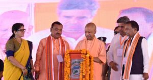 श्रावस्ती में विकास परियोजनाओं के लोकार्पण कार्यक्रम को संबोधित करते मुख्यमंत्री योगी आदित्यनाथ